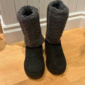 Black Uggs size 7